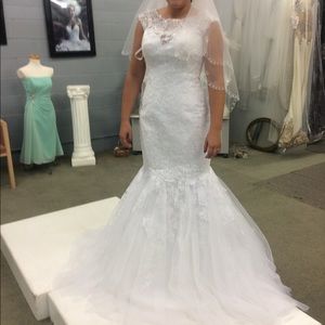 Brand new Allure Bridal Wedding Gown